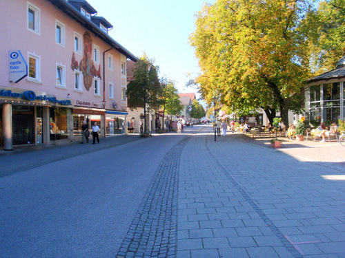 One of the popular shopping promenades.